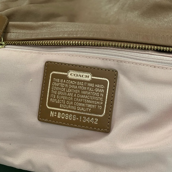 One- strap Coach Purse + matching wallet - Picture 3 of 6